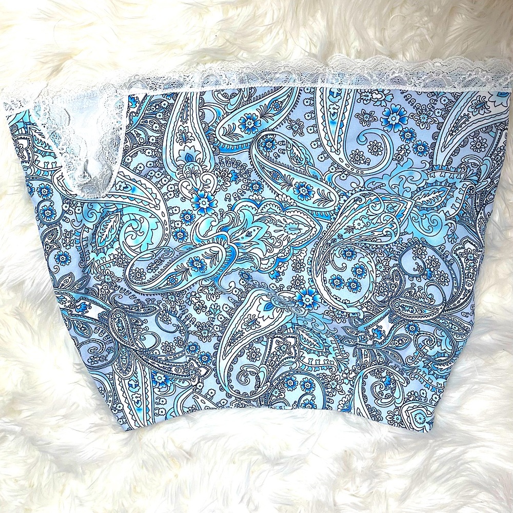 Size small blue paisley print lace trim skirt